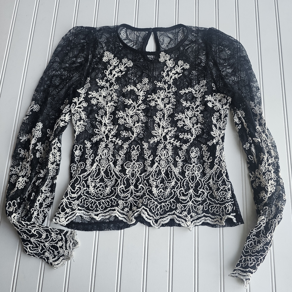 Boutique Elegant Black and White Lace Sheer Top Womens Small/medium